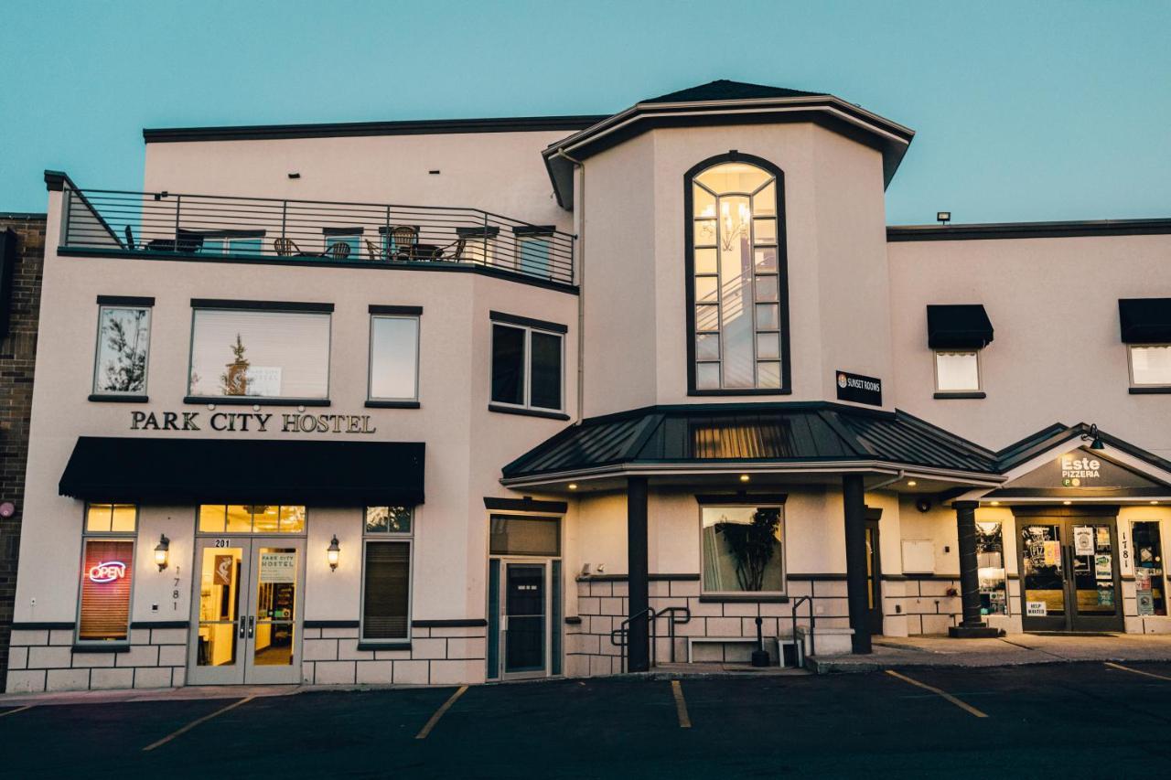 Staying Near Waldorf Gondola: 4 Leisure Hotels Compared