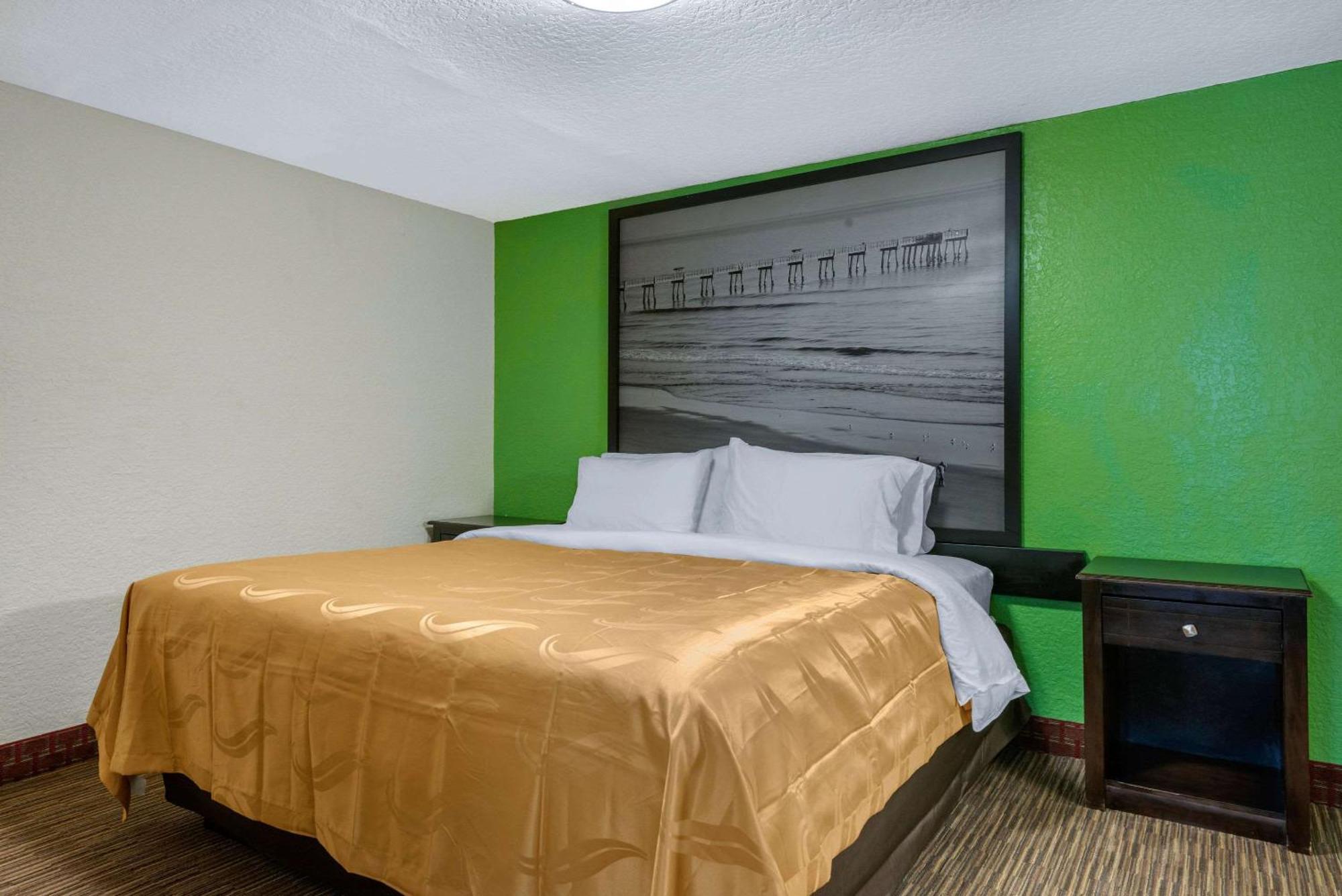 8 Cheap Hotels Close to Angell and Phelps Chocolate Factory