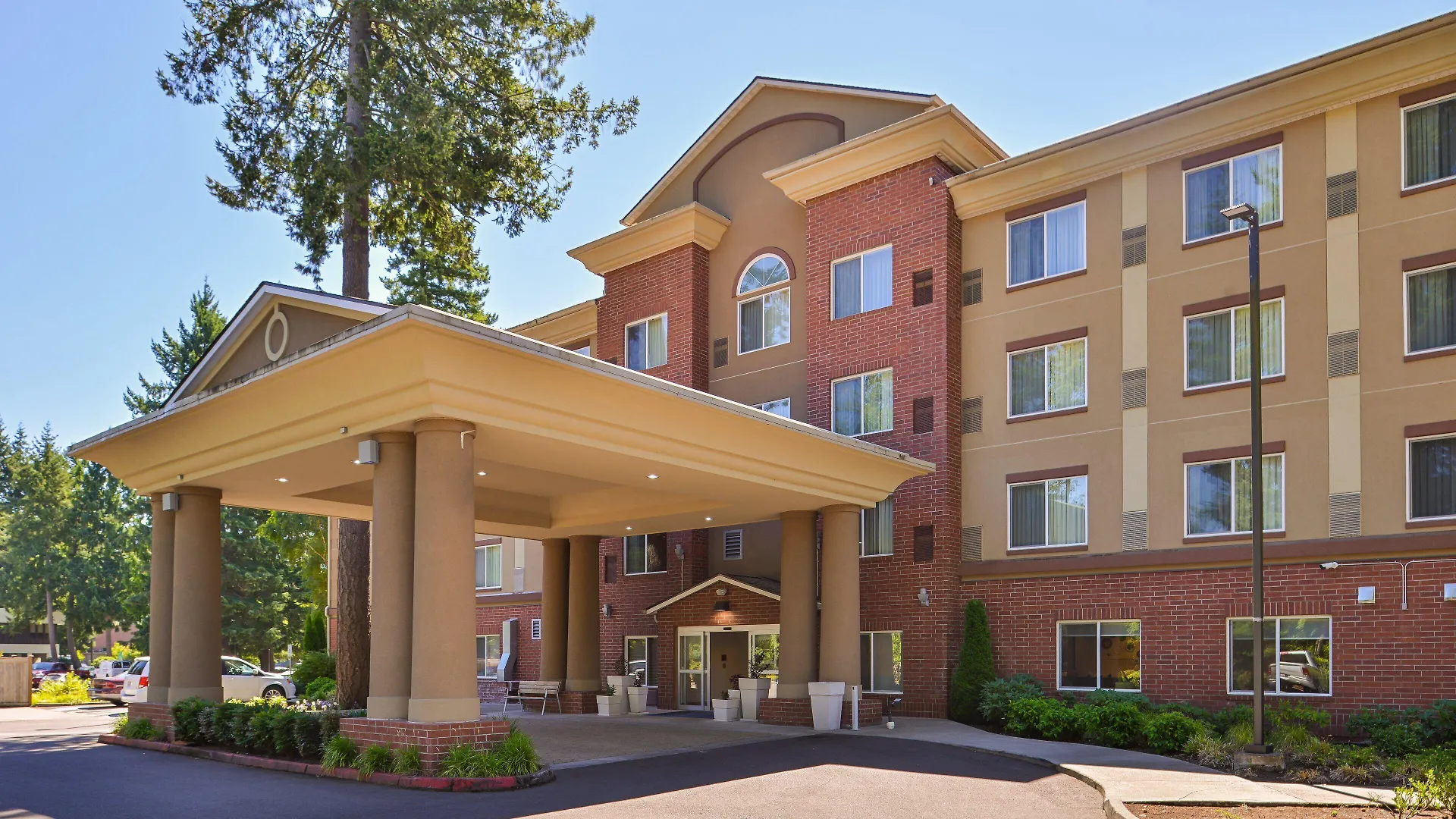 2 Leisure Hotels Near Washington State Museum Worth Booking