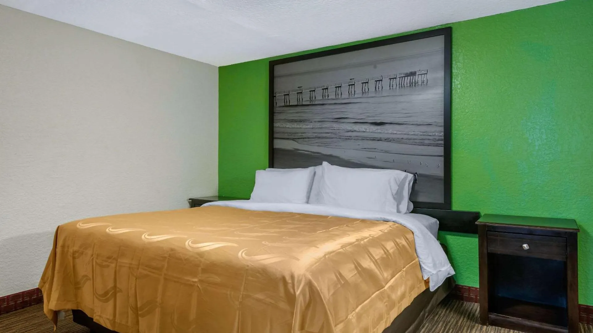 8 Cheap Hotels Close to Angell and Phelps Chocolate Factory