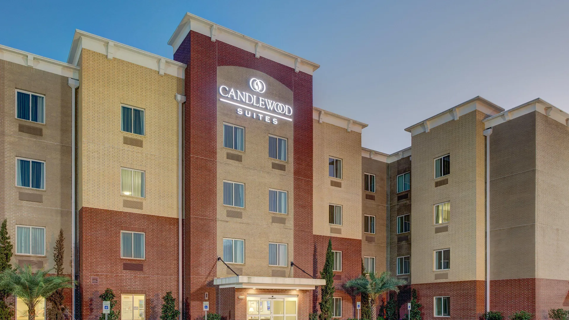 Staying In Acadiana: 4 Resort Hotels Compared