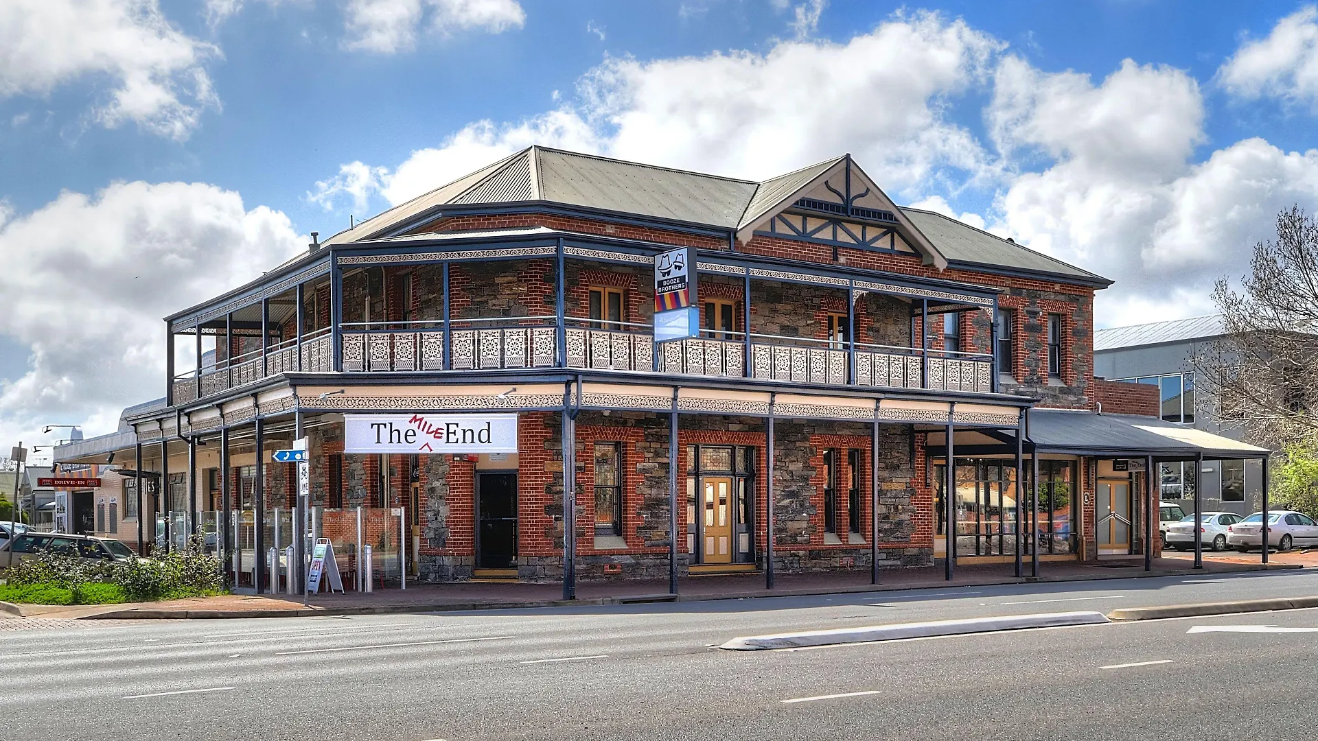 Where to Stay Near Beehive Corner Building: 6 Airport Hotels