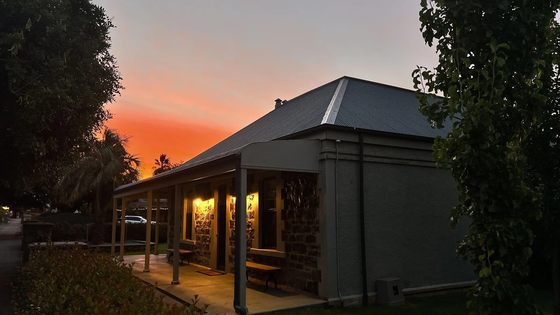 Staying Near Langmeil Winery: 5 Couple Hotels Compared