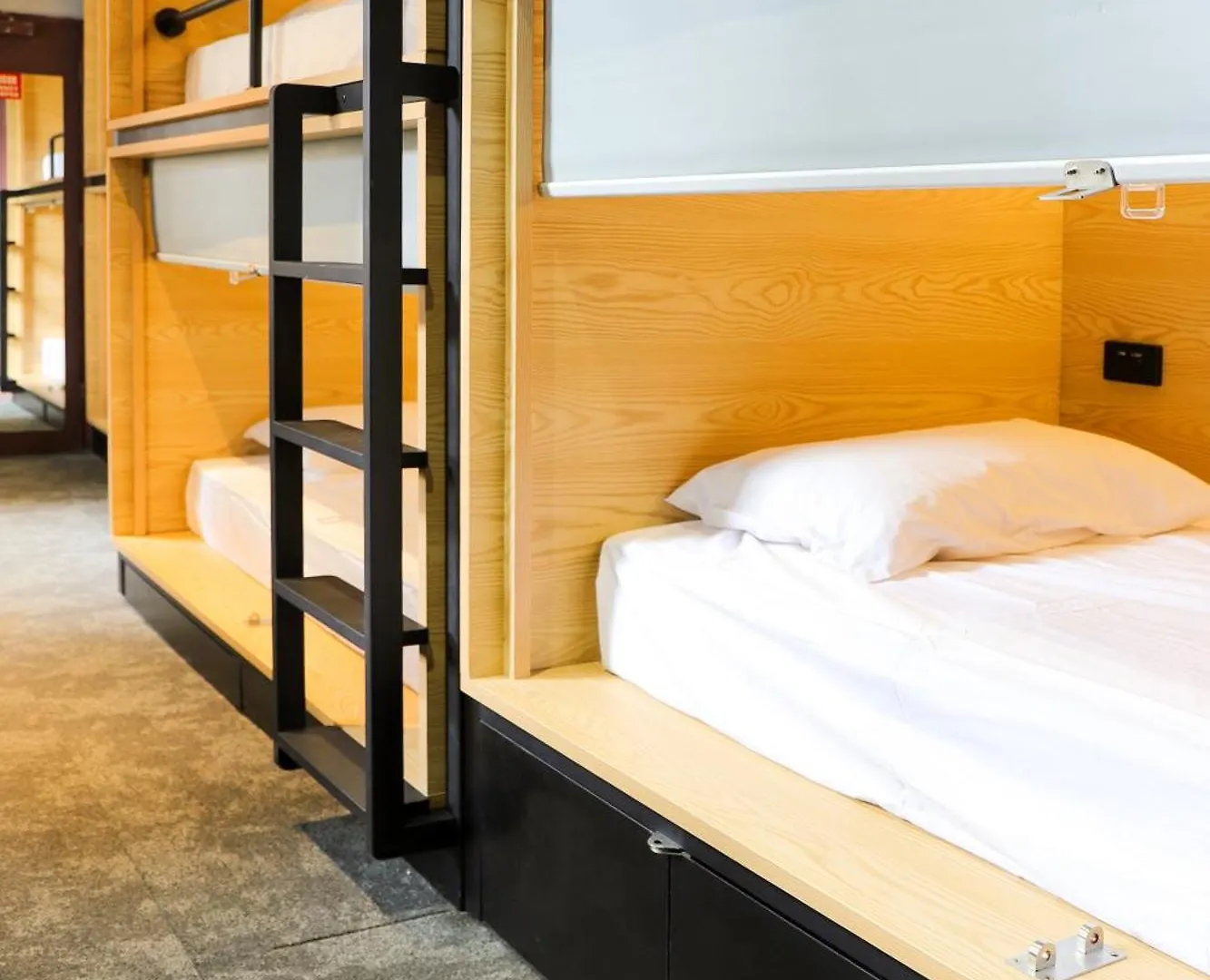 7 Airport Hotels Near Royal Botanic Gardens Worth Booking