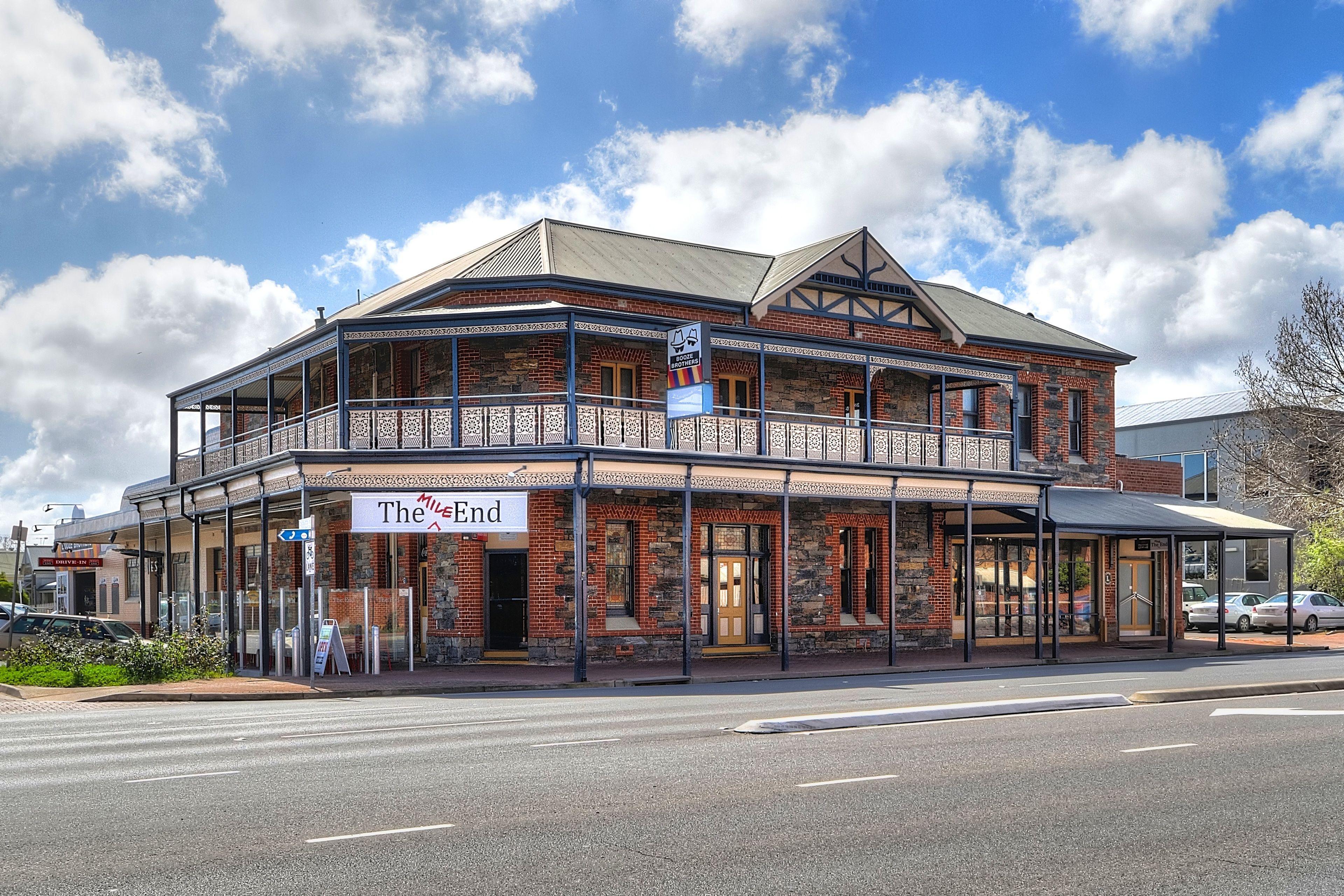 Where to Stay Near Beehive Corner Building: 6 Airport Hotels